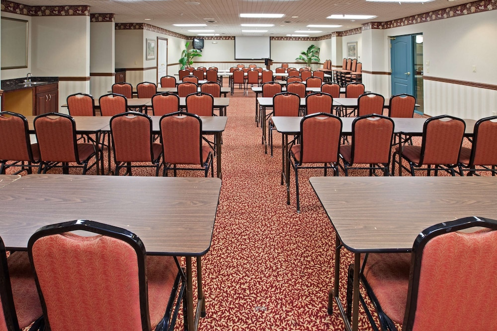 Country Inn & Suites by Radisson, Elkhart North 12/15