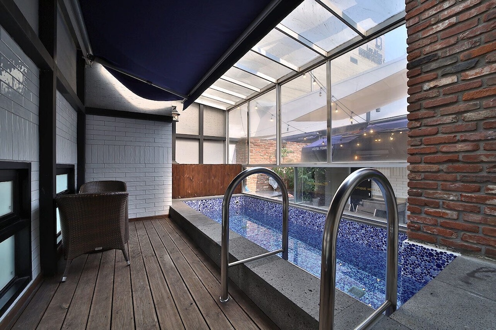 Hotel February Suseong 69/87