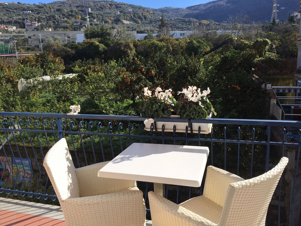 Bougainvillea Relais 37/50