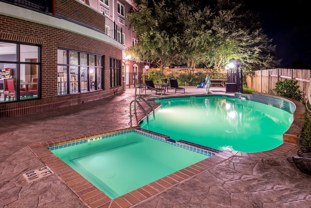 Holiday Inn Express Hotel And Suites Elgin 5/57