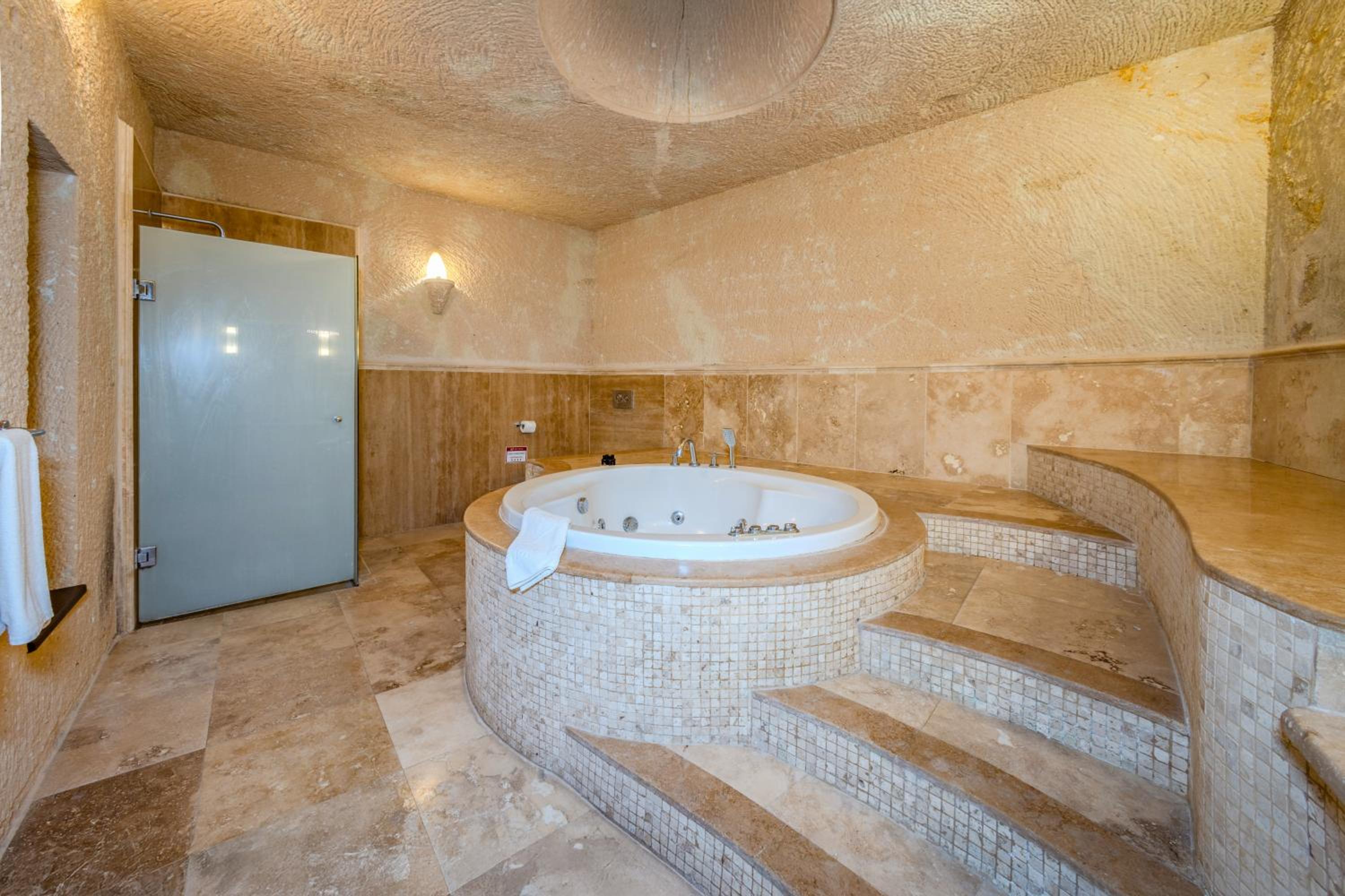 Cave, Deluxe, Suite, Triple