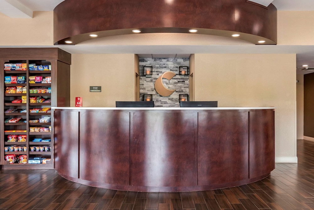 Comfort Suites Pell City near Logan Martin Lake 10/39
