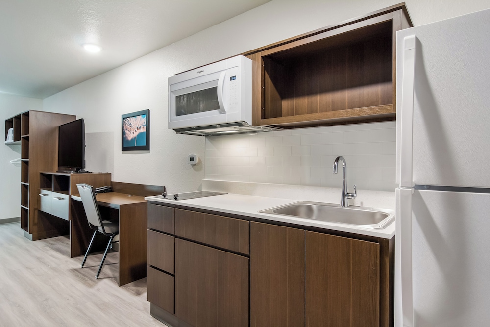 WoodSpring Suites Fort Myers - Cape Coral 43/44