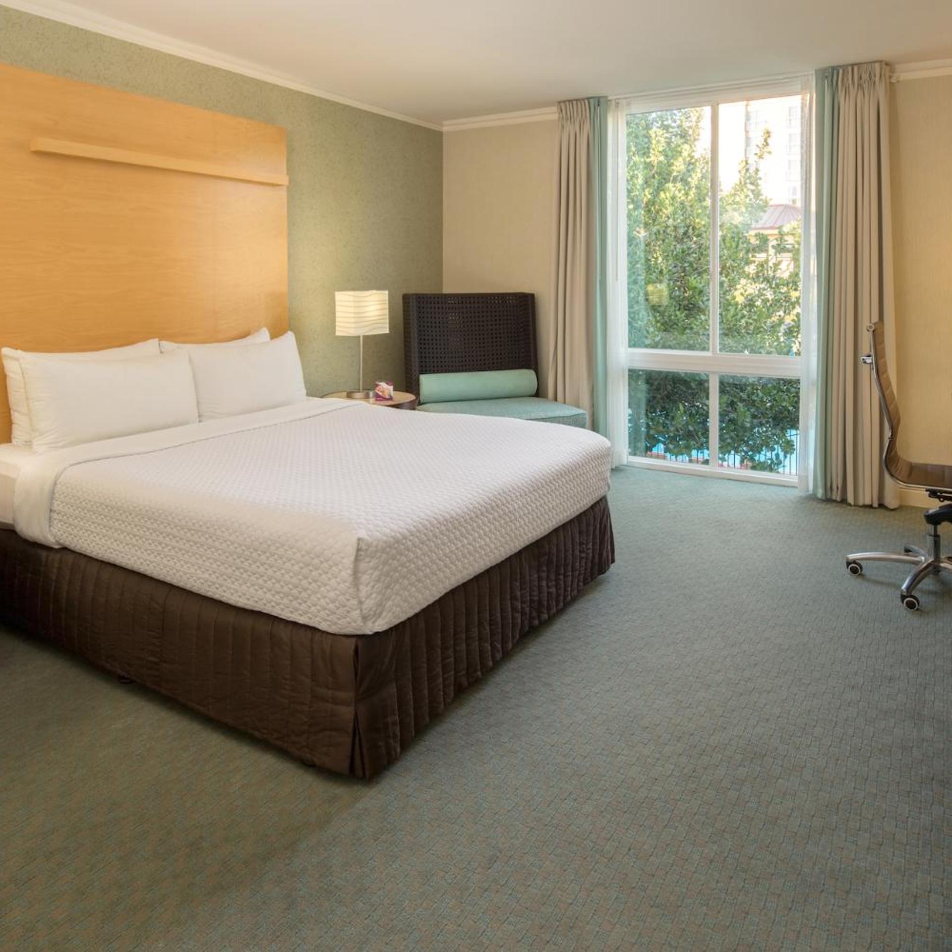 Room, King Bed, Pool View