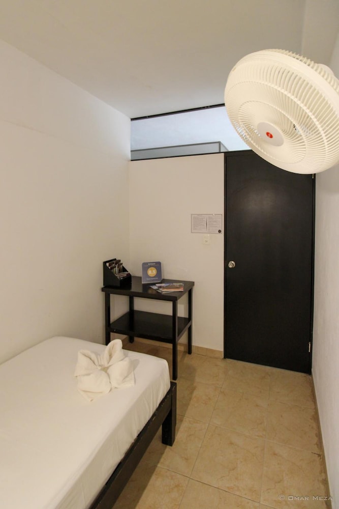 Gayser Hostal 11/25