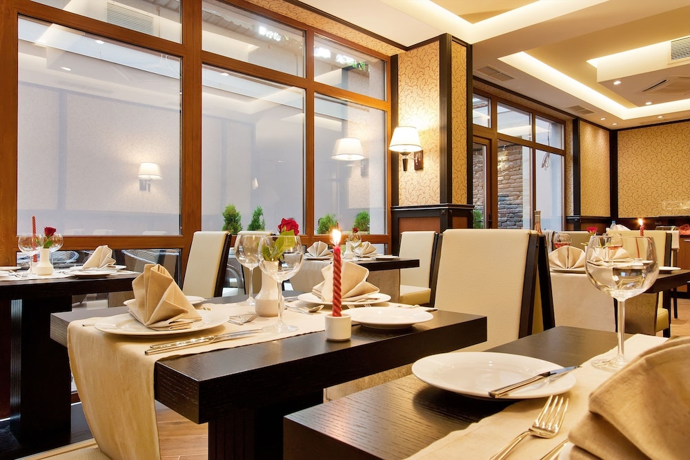 Best Western Plus Bristol Hotel 38/41