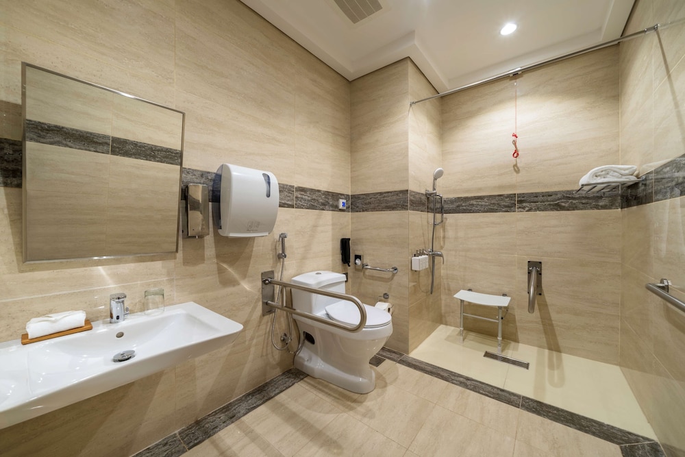 فندق راديسون مطار الرياض(Radisson Riyadh Airport) 63/64
