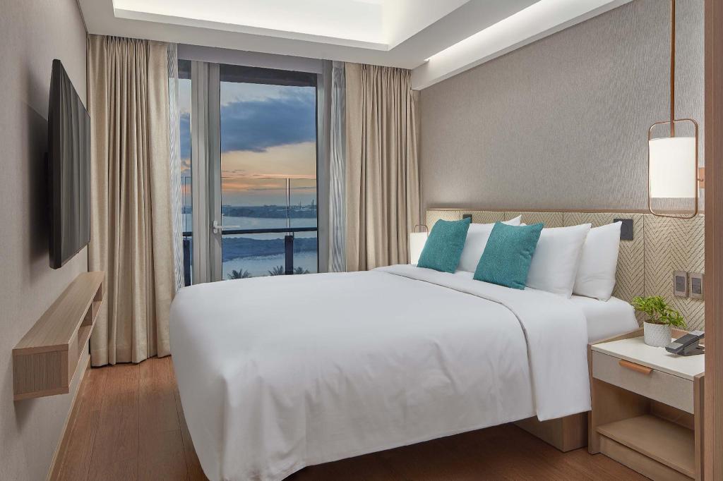 2 Bedrooms, Panorama, Suite, King and Queen Bed