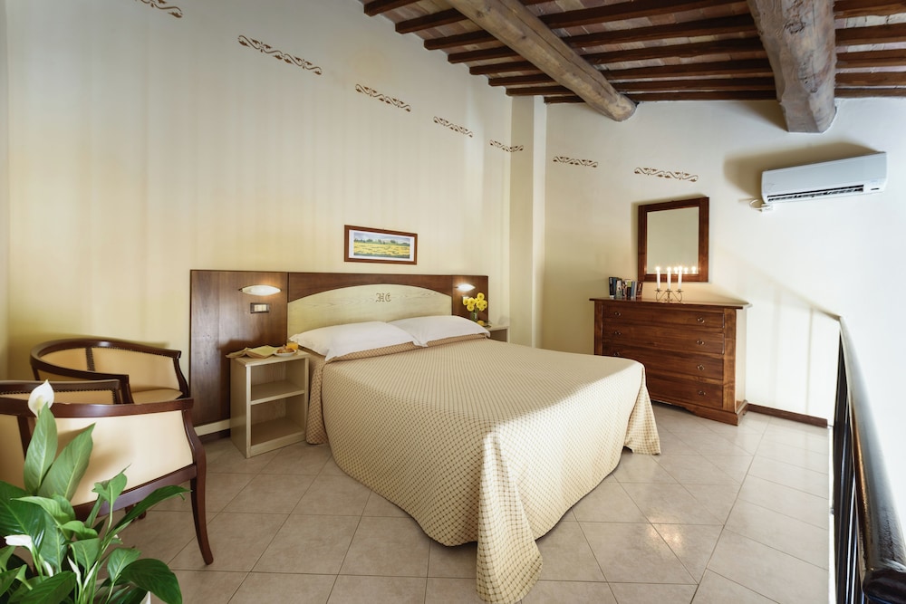 Hotel dei Capitani 28/65