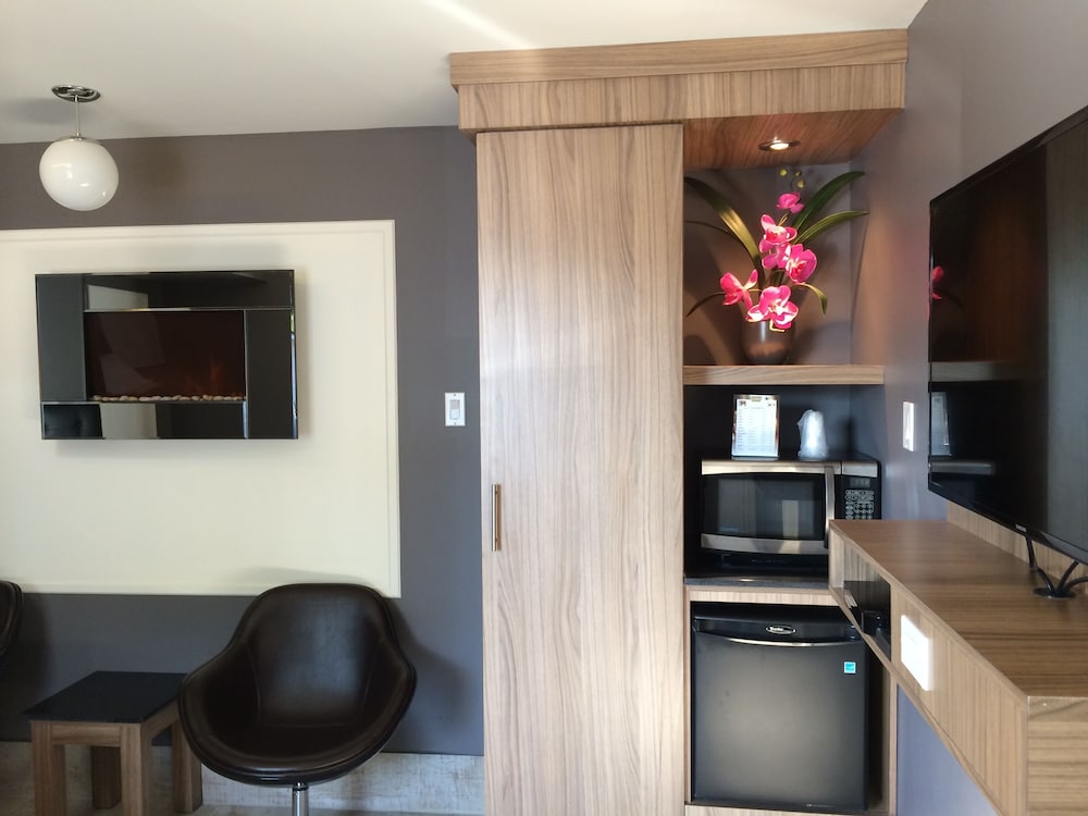 Olux Hotel Motel Suites 56/71