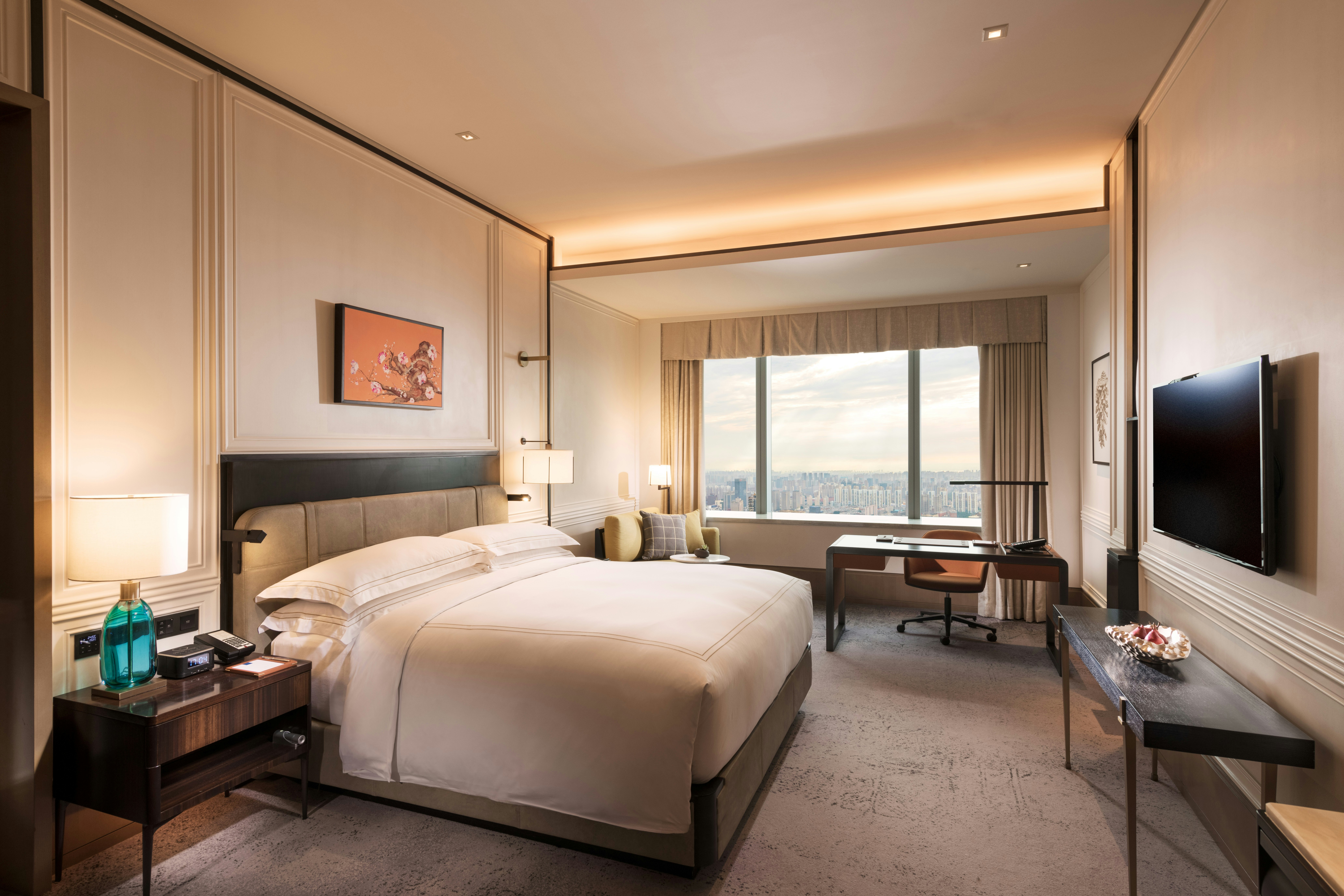 EXECUTIVE, KING BED