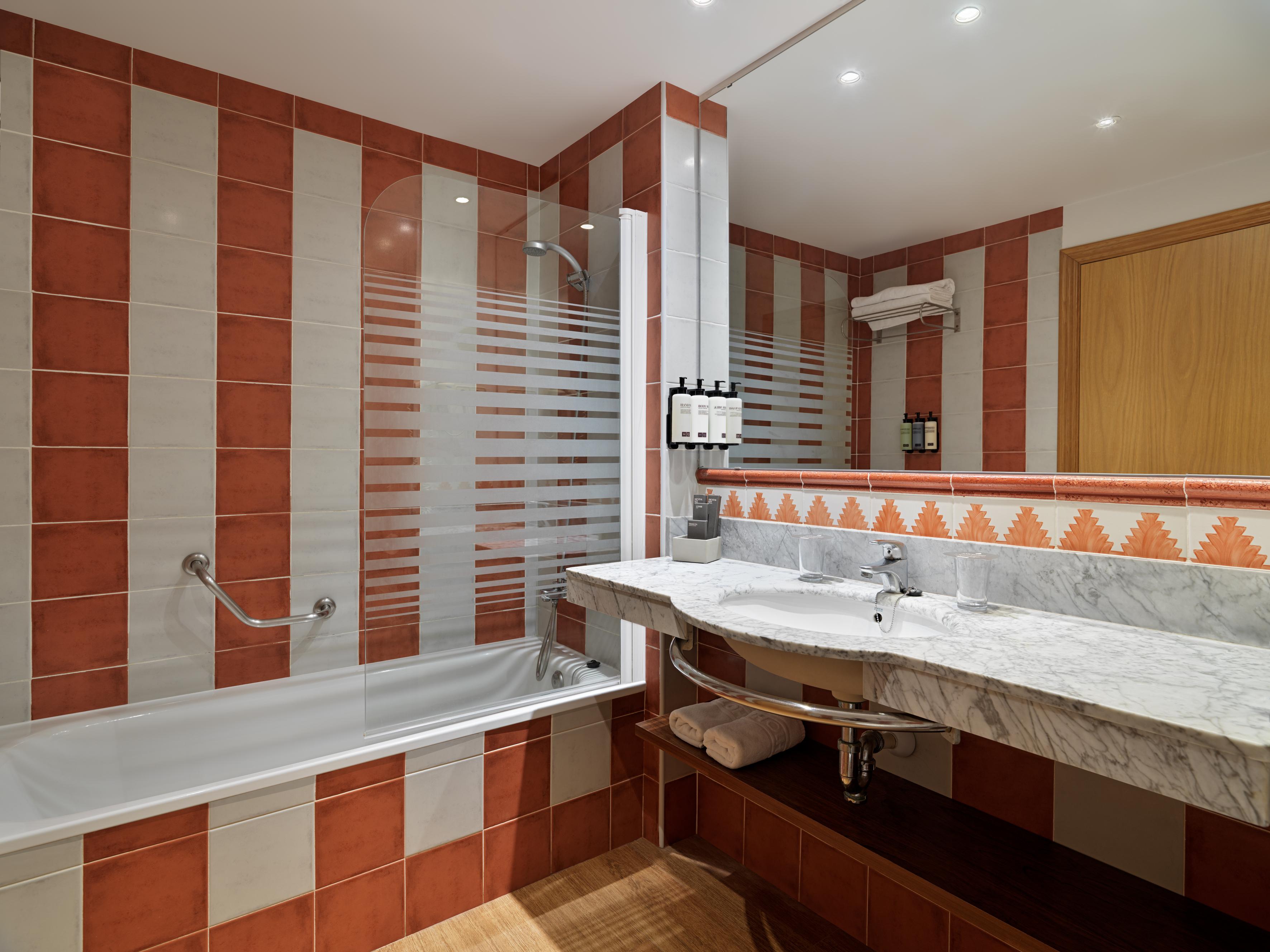 Extra Assigned on Arrival, Pool View, H10 Salauris Palace 3/3