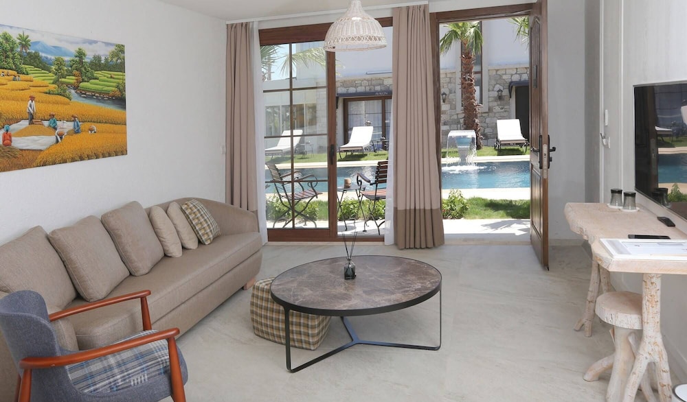 Avalon Boutique Hotel & Suites 37/59