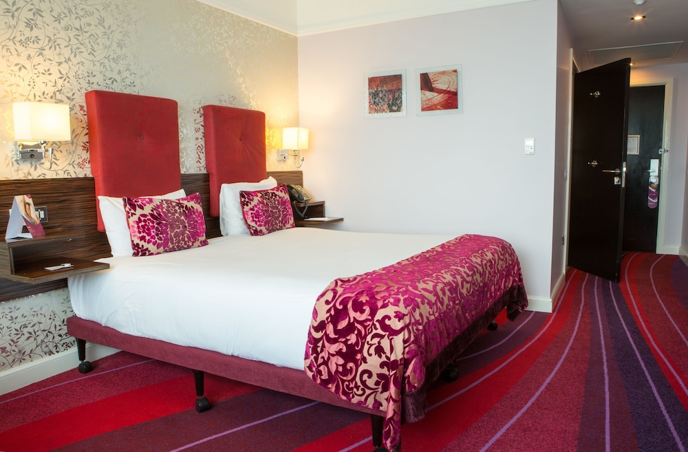 CROWNE PLAZA BLANCHARDSTOWN 18/76