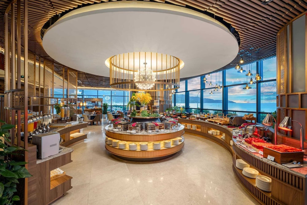 Peninsula Hotel Danang 40/48