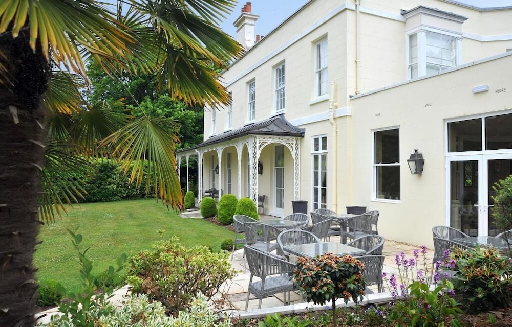 St. Elizabeth's House Hotel 2/32