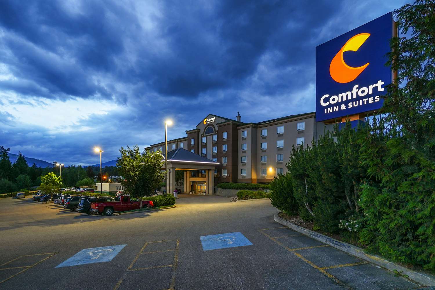 Comfort Inn & Suites Salmon Arm 24/26