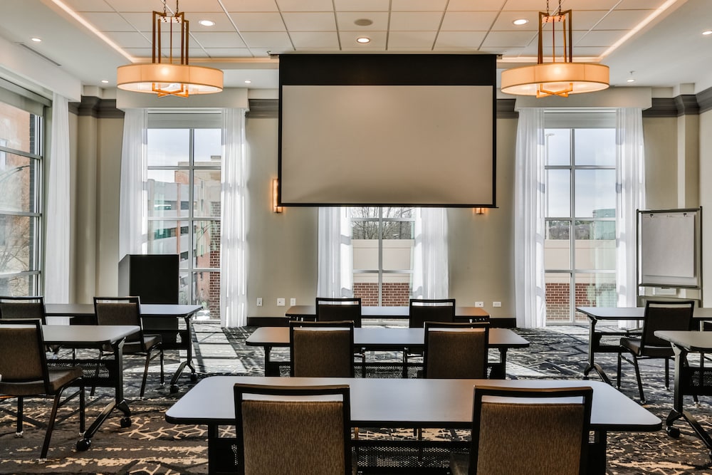 Hyatt Place Greenville/Downtown 56/64