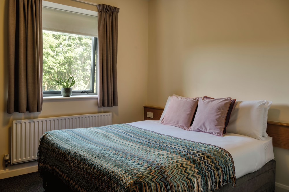 1 BEDROOM, STANDARD, DOUBLE OR TWIN BED