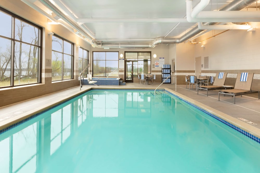 Country Inn and Suites By Radisson Bemidji MN 2/42