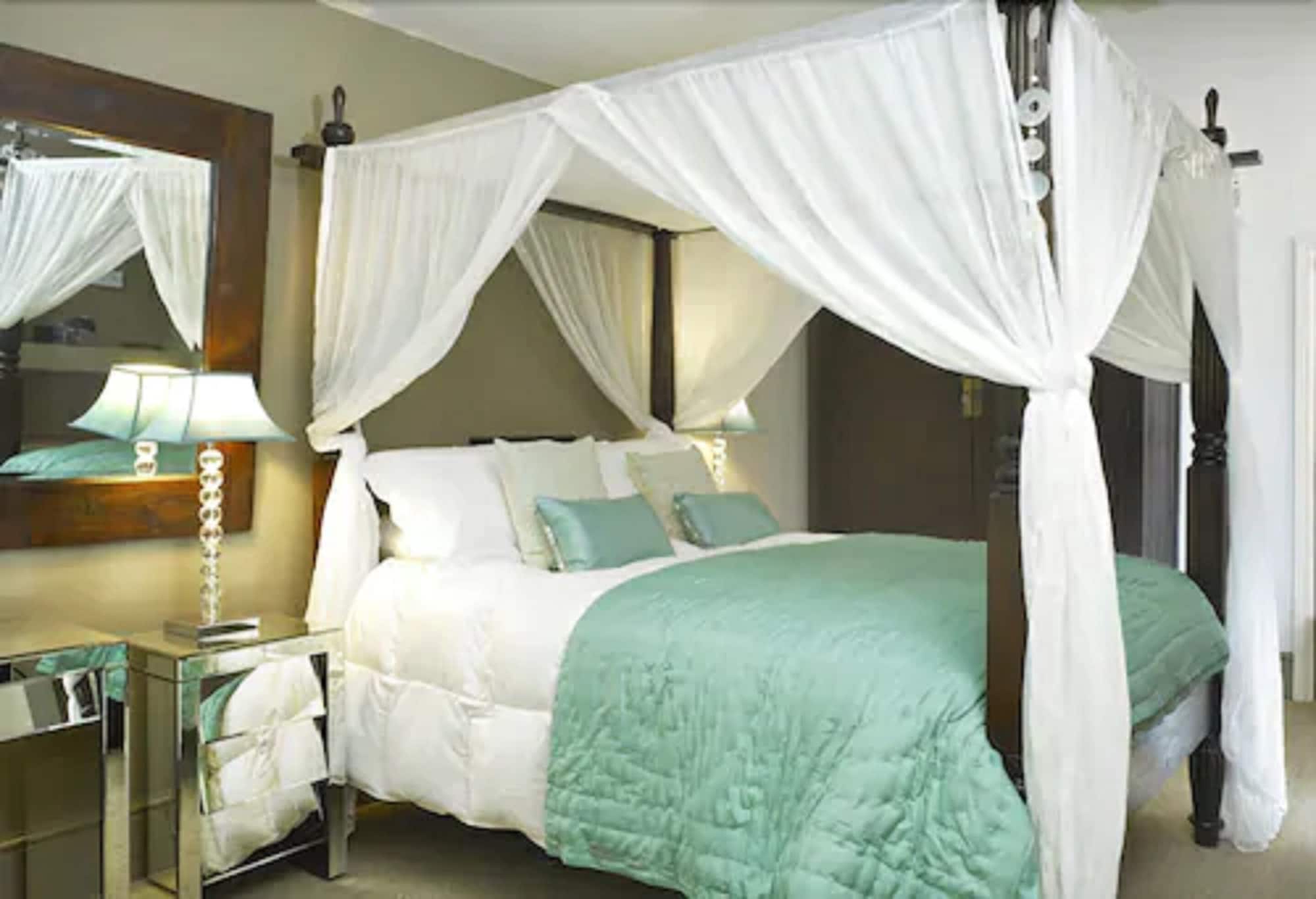 Lotus, Double Bed