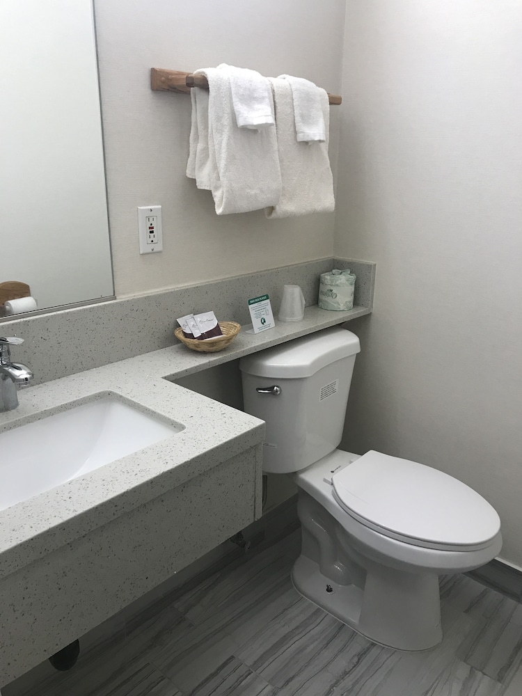 Manhattan Inn & Suites 21/24