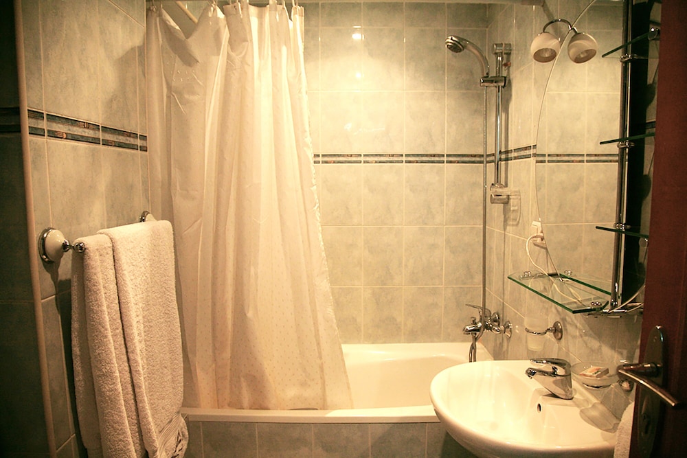Ararat Hotel 49/50
