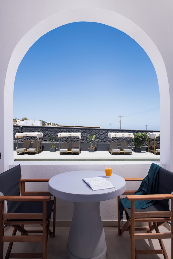 The Noverian Bios Santorini Boutique Hotel 69/78