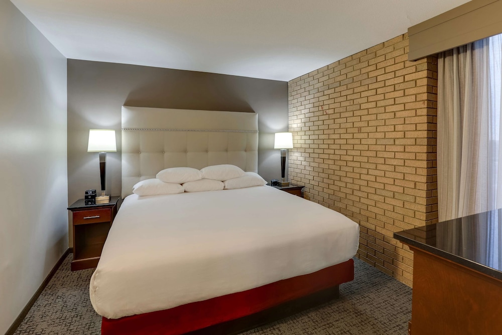 2 ROOMS, SUITE, KING BED, SOFA, HIGH FLOOR