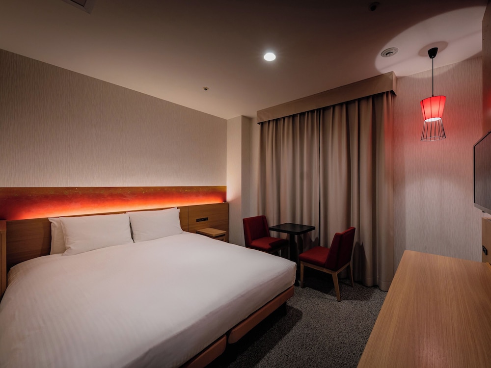 MODERATE, QUEEN BED