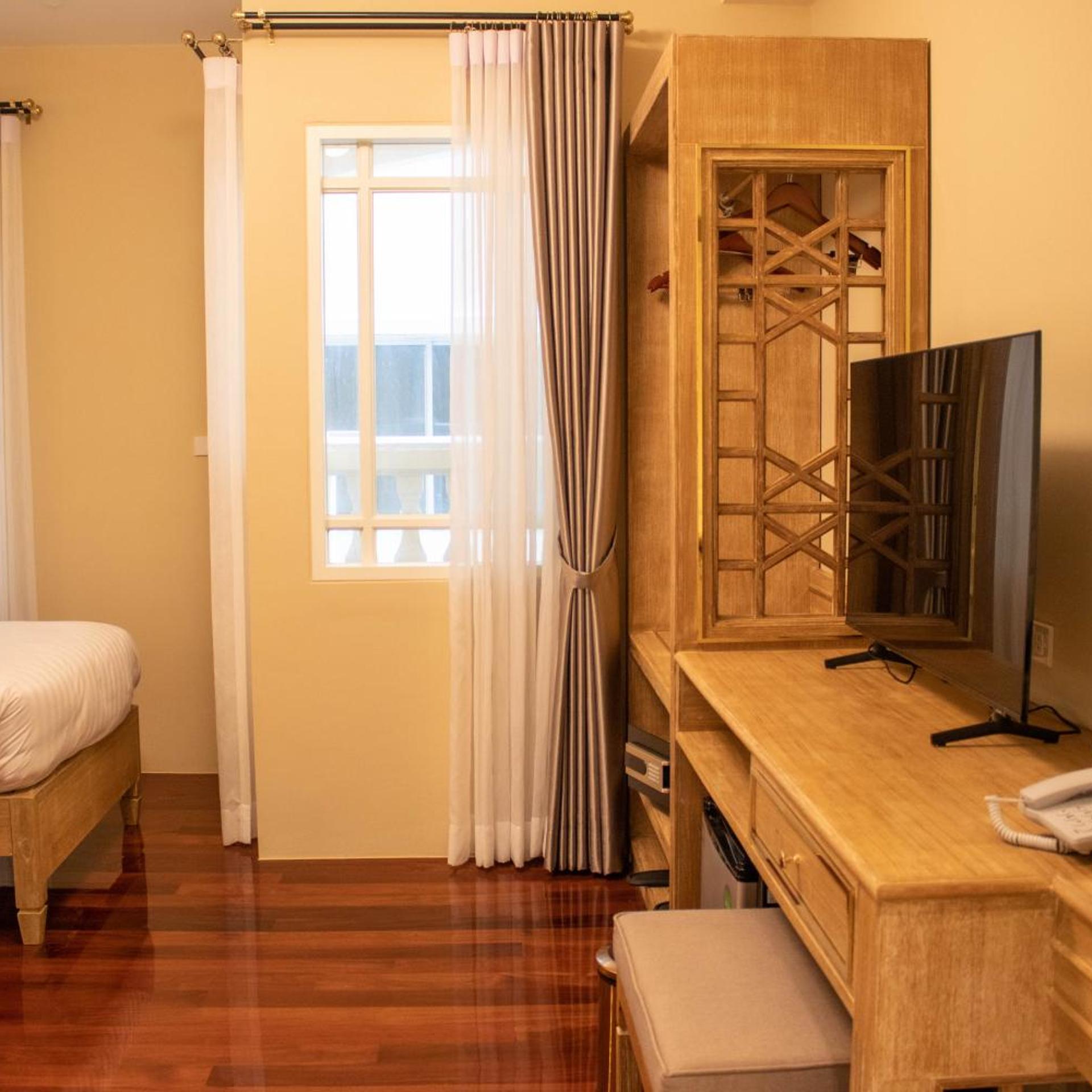 Siri Ratchadamnoen Bangkok Hotel 33/33