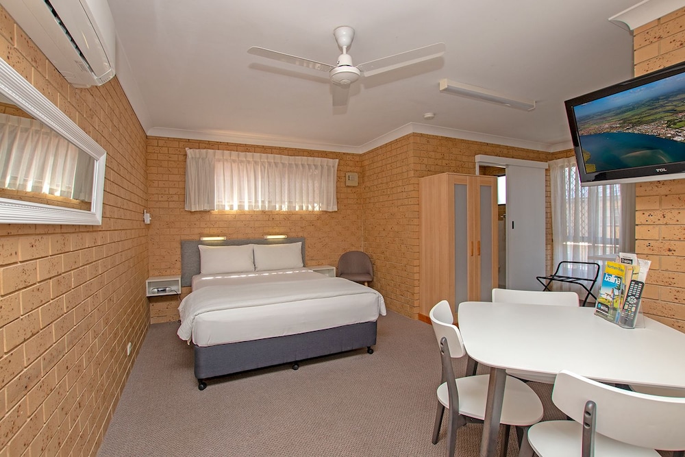 COAST INN MOTEL 18/59
