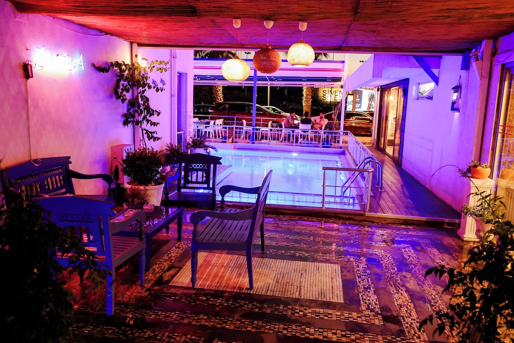 Marin-A Hotel 23/35