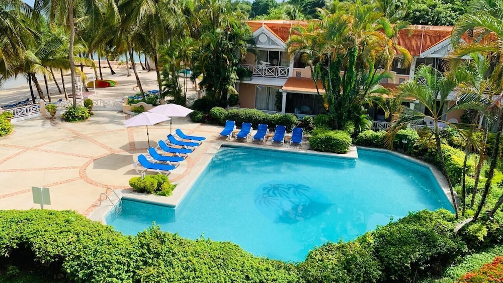 Coco Reef Resort & Spa 55/56