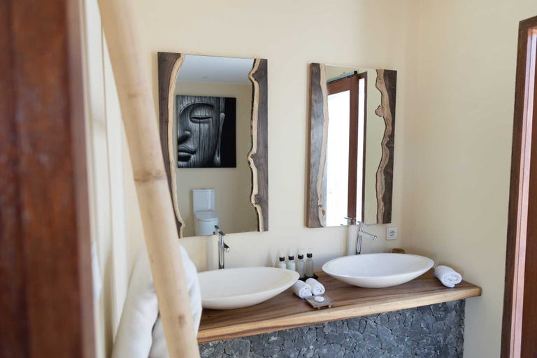 2 Bedrooms, Villa
