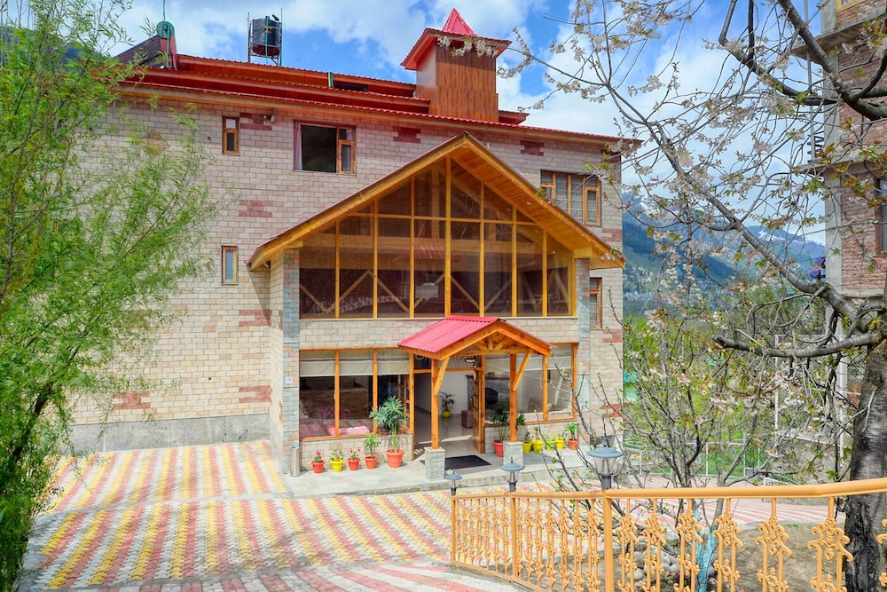 Clarks Inn Suites Manali 7/36