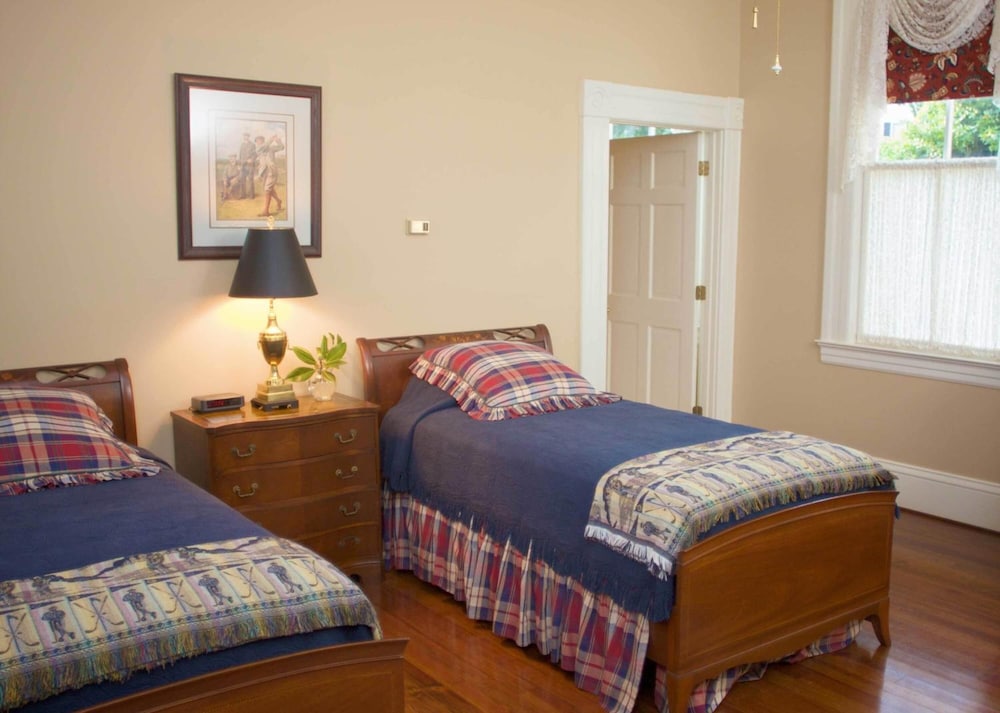 Lookaway Inn 20/64