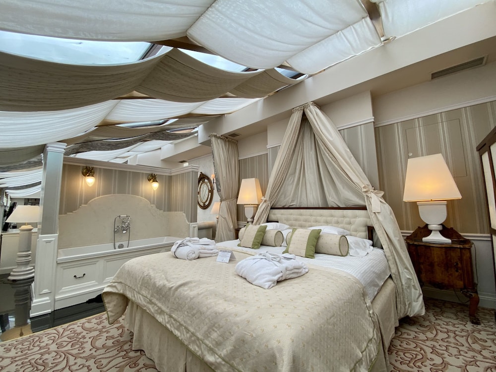 LUXURY, APARTMENT