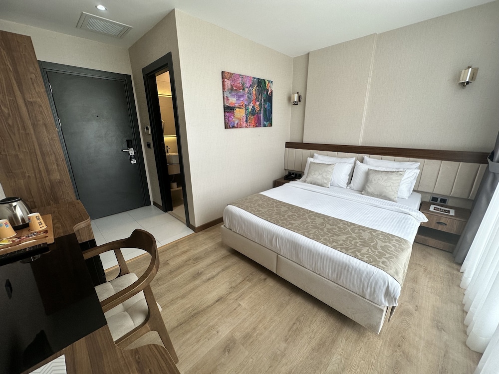 Operla Airport Hotels, Trademark Collection by Wyndham 27/62