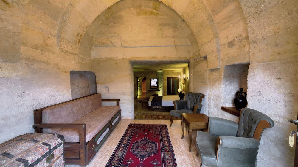 Ada Cave Suites 33/50