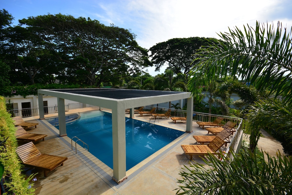 Munting Paraiso 7/66