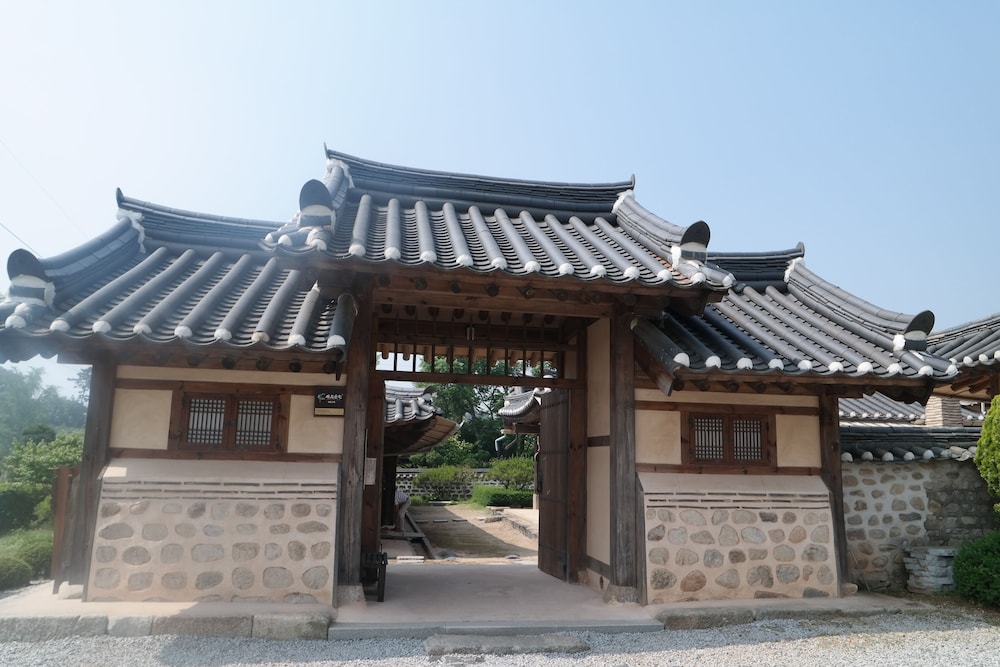 Gyeamgotaek 7/48