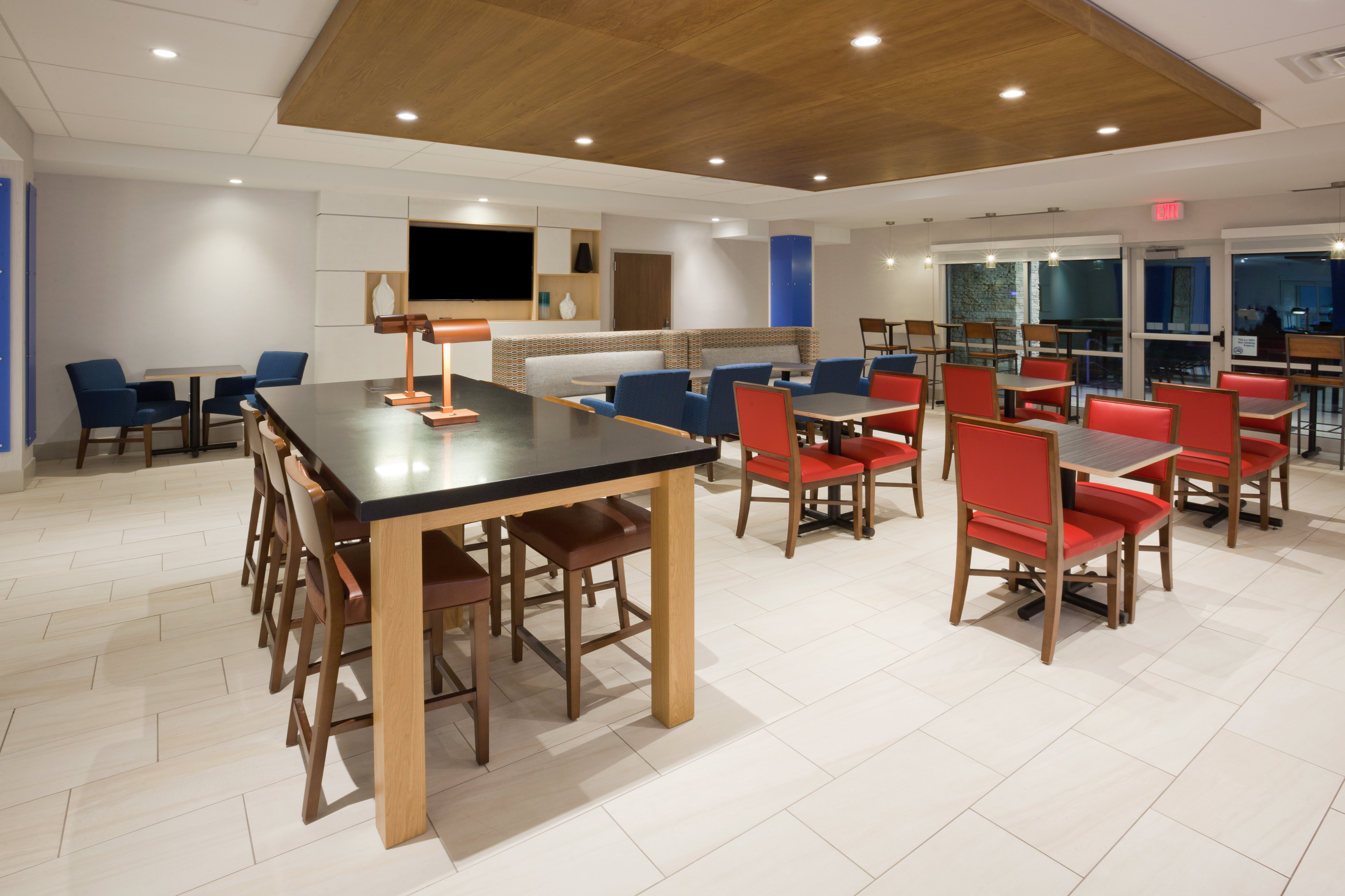 Holiday Inn Express And Suites Des Moines Downtown 42/55