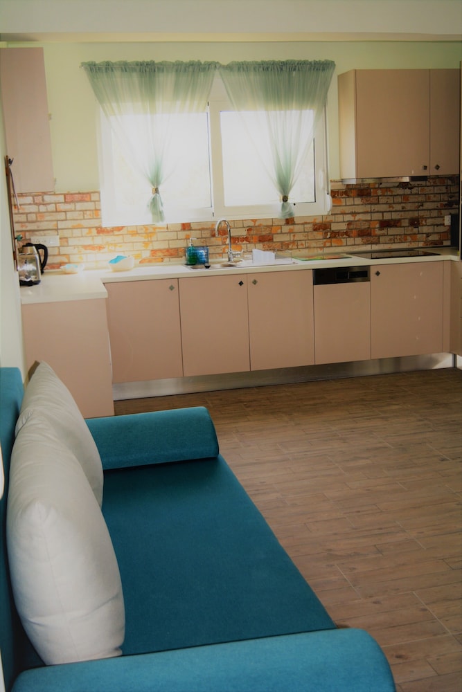 Anelia Boutique Studios And Apartments 30/50