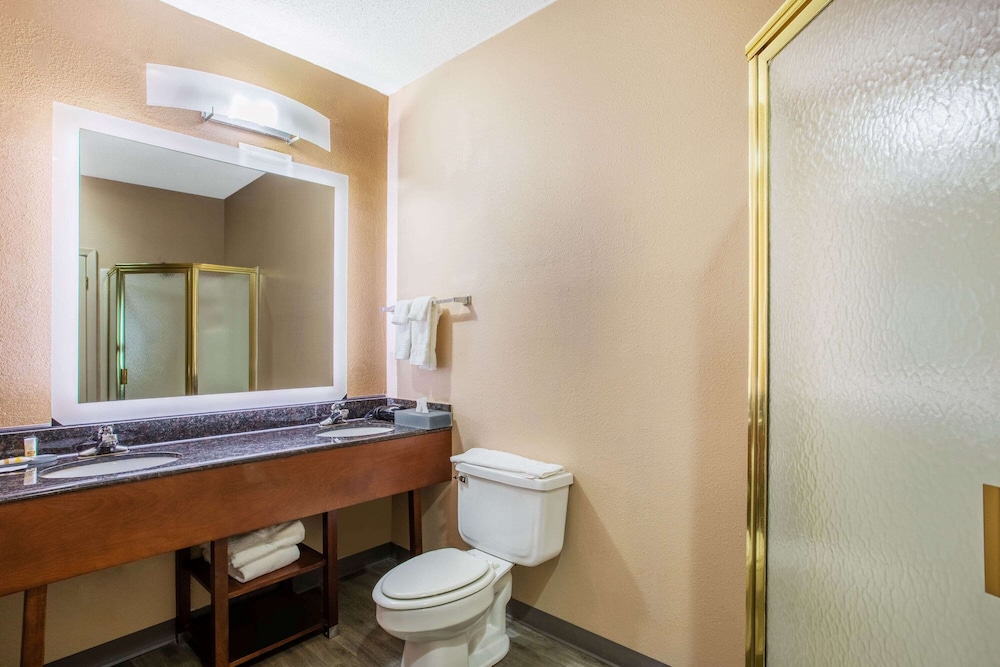 MainStay Suites Decatur River City 15/43