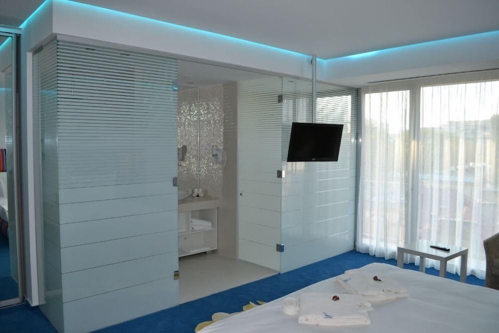 MARSHAL GARDEN HOTEL 23/29