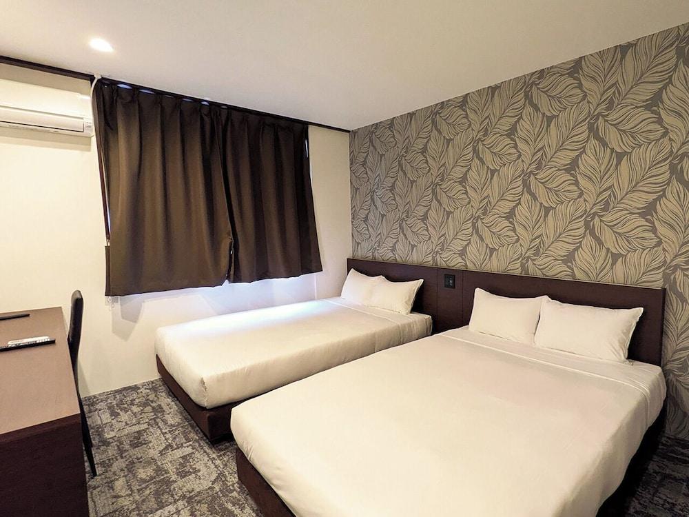 DELUXE, TWIN BEDS