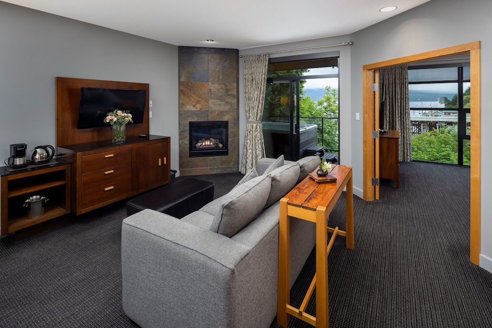 Brentwood Bay Lodge Spa 41/64