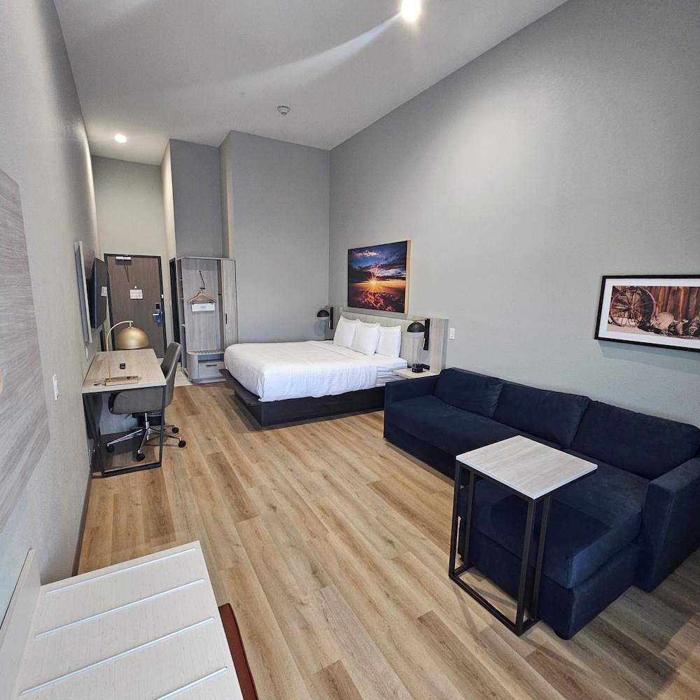 La Quinta Inn & Suites by Wyndham DeSoto 37/44