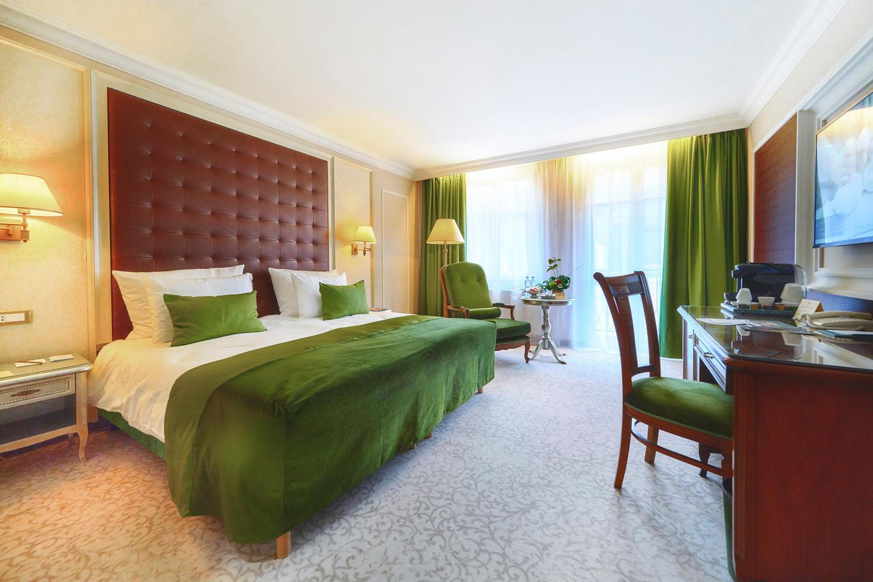DELUXE, DOUBLE BED
